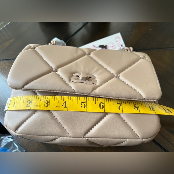 NWT Gilda Paris Tan Soft Quilted Twist lock Chain Handbag/Crossbody - Picture 12 of 12